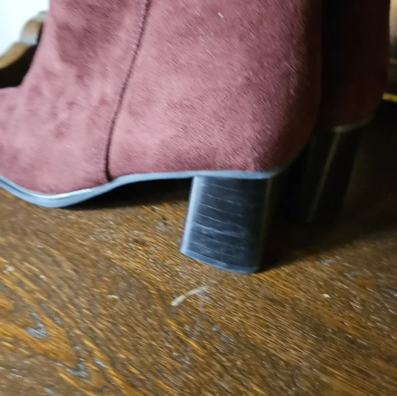 Elegant Burgundy Suede Boot Bkock Heel Side Zipper Womens Size 7. - Picture 10 of 16